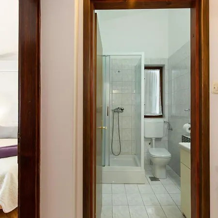 Ema Bed & Breakfast 3*