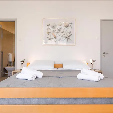 Ema Bed and breakfast 3*
