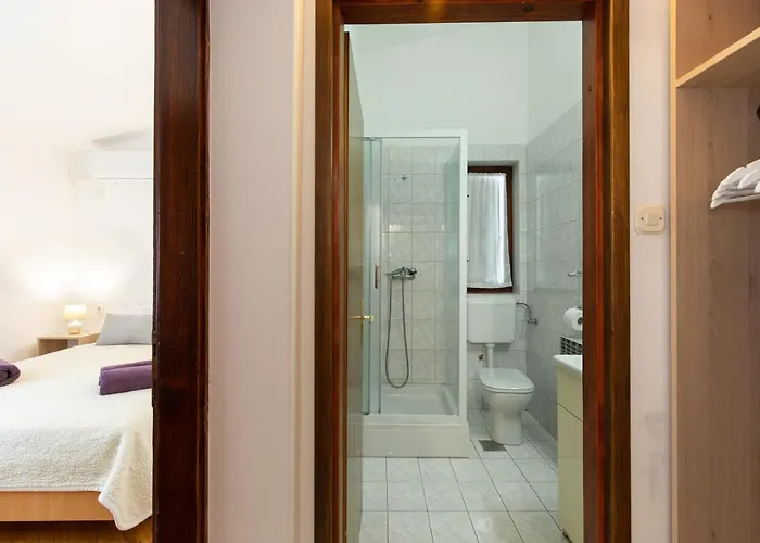 Ema Bed & Breakfast 3*