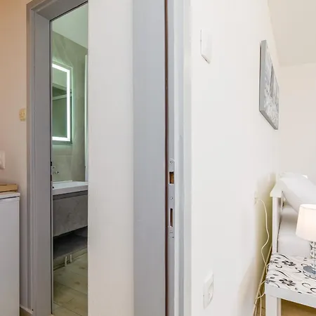 住宿加早餐酒店 Ema 3*